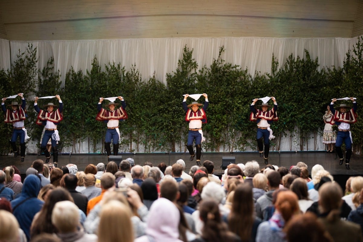 IX Starptautiskais tautas deju festivāls "Sudmaliņas" - koncerts "Trejdeviņas saules lēca" Vērmanes dārzā