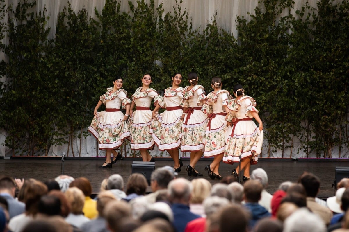 IX Starptautiskais tautas deju festivāls "Sudmaliņas" - koncerts "Trejdeviņas saules lēca" Vērmanes dārzā