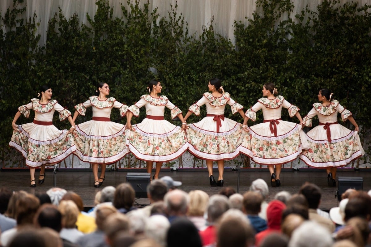 IX Starptautiskais tautas deju festivāls "Sudmaliņas" - koncerts "Trejdeviņas saules lēca" Vērmanes dārzā