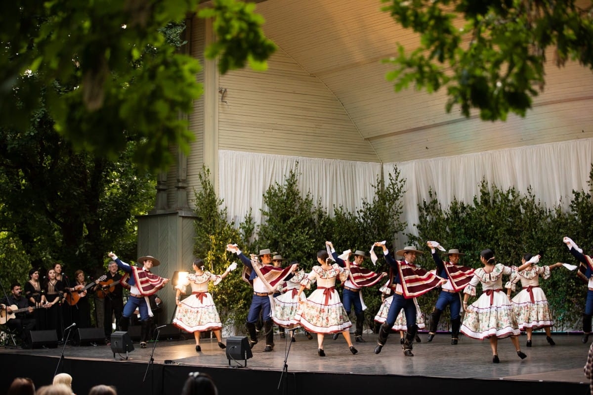 IX Starptautiskais tautas deju festivāls "Sudmaliņas" - koncerts "Trejdeviņas saules lēca" Vērmanes dārzā