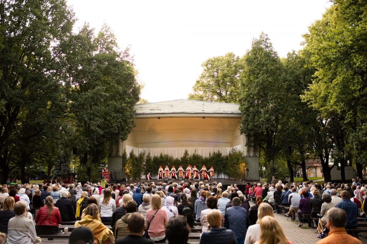 IX Starptautiskais tautas deju festivāls "Sudmaliņas" - koncerts "Trejdeviņas saules lēca" Vērmanes dārzā