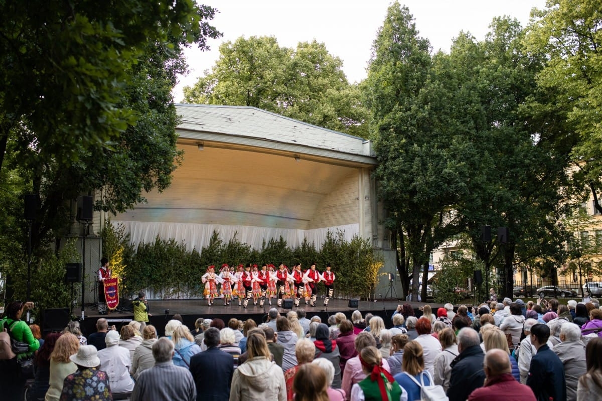 IX Starptautiskais tautas deju festivāls "Sudmaliņas" - koncerts "Trejdeviņas saules lēca" Vērmanes dārzā