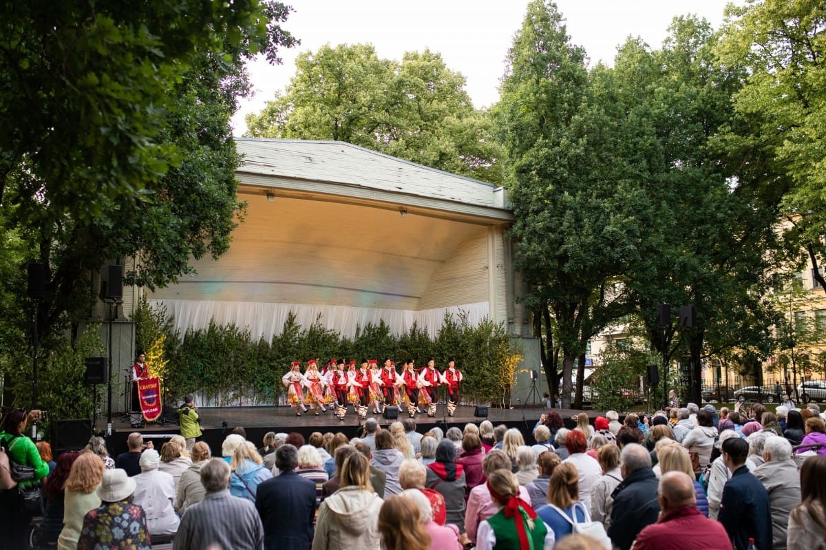 IX Starptautiskais tautas deju festivāls "Sudmaliņas" - koncerts "Trejdeviņas saules lēca" Vērmanes dārzā