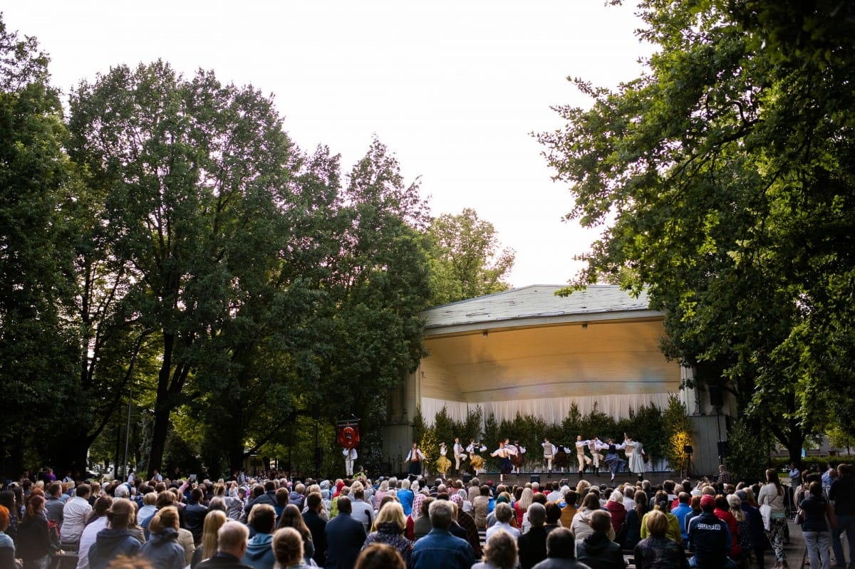 IX Starptautiskais tautas deju festivāls "Sudmaliņas" - koncerts "Trejdeviņas saules lēca" Vērmanes dārzā