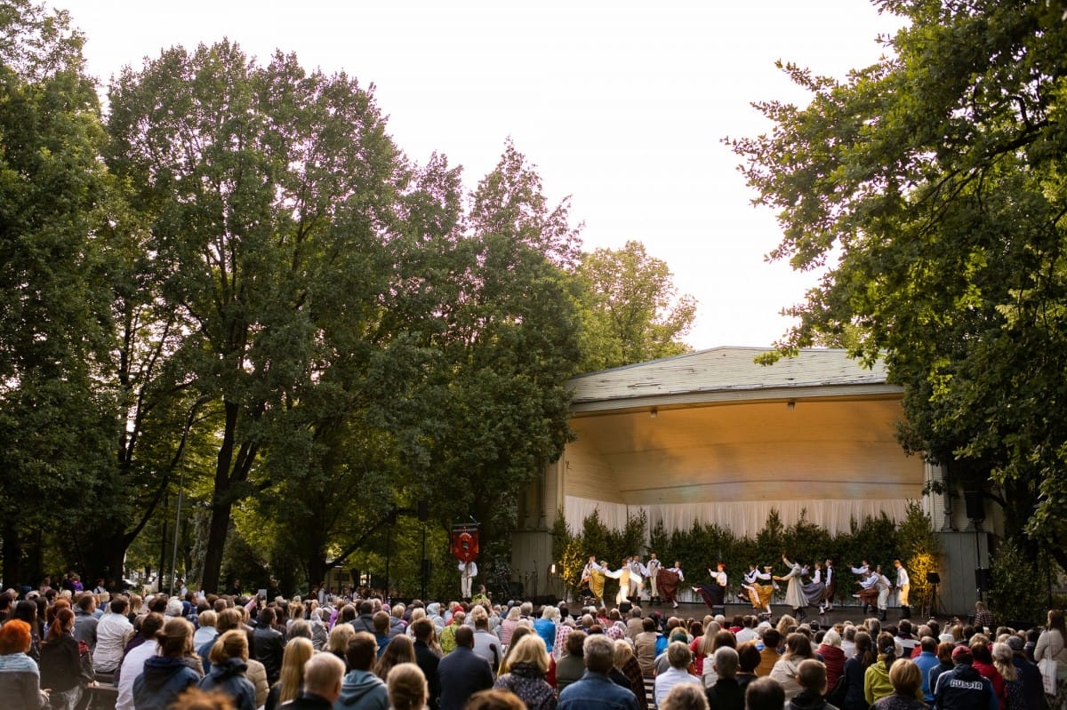 IX Starptautiskais tautas deju festivāls "Sudmaliņas" - koncerts "Trejdeviņas saules lēca" Vērmanes dārzā