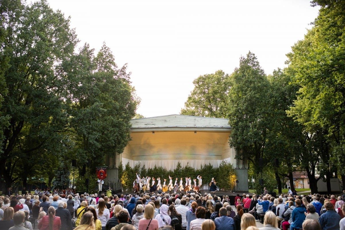 IX Starptautiskais tautas deju festivāls "Sudmaliņas" - koncerts "Trejdeviņas saules lēca" Vērmanes dārzā