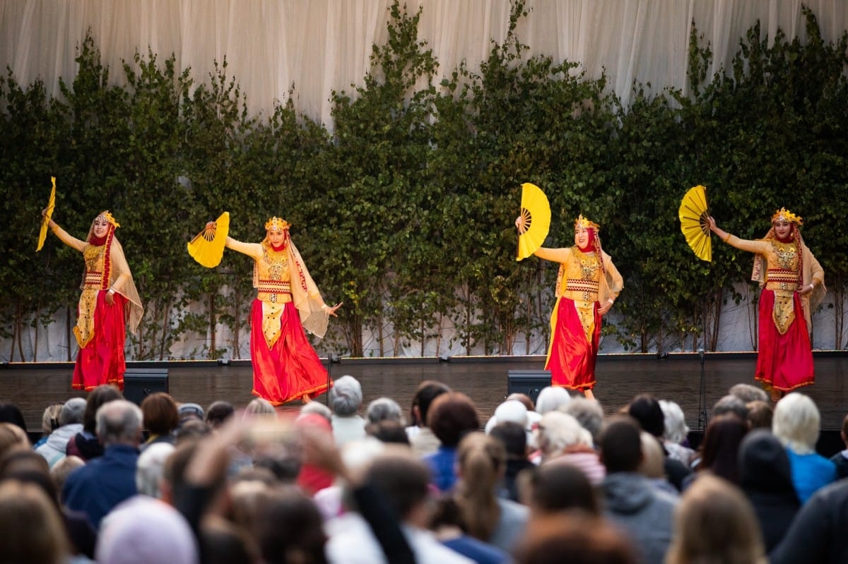 IX Starptautiskais tautas deju festivāls "Sudmaliņas" - koncerts "Trejdeviņas saules lēca" Vērmanes dārzā