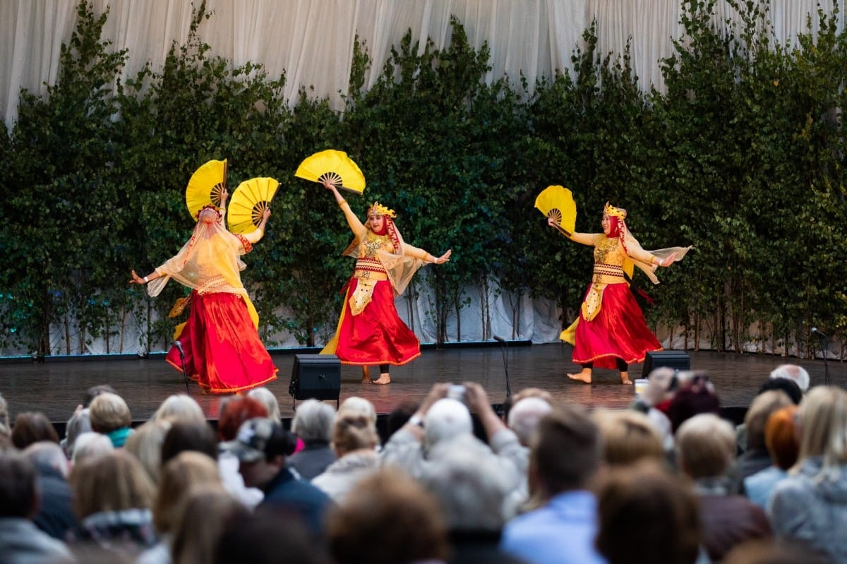 IX Starptautiskais tautas deju festivāls "Sudmaliņas" - koncerts "Trejdeviņas saules lēca" Vērmanes dārzā