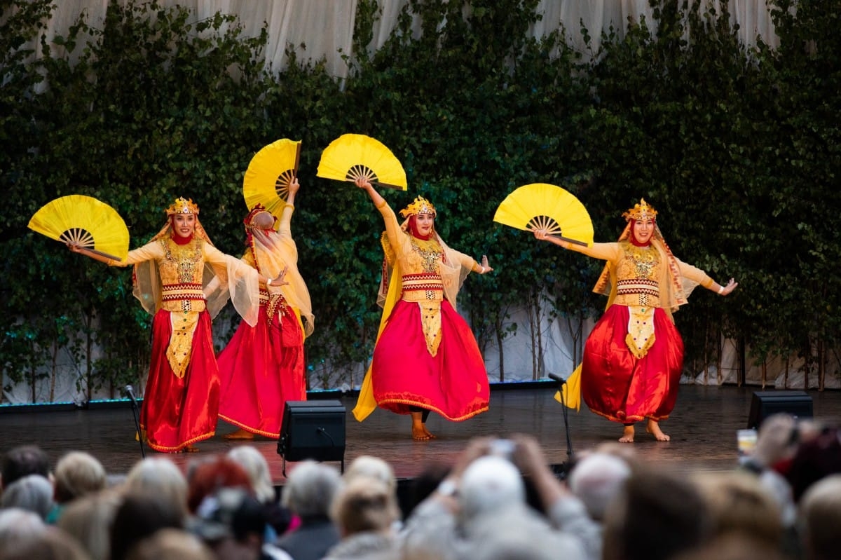 IX Starptautiskais tautas deju festivāls "Sudmaliņas" - koncerts "Trejdeviņas saules lēca" Vērmanes dārzā