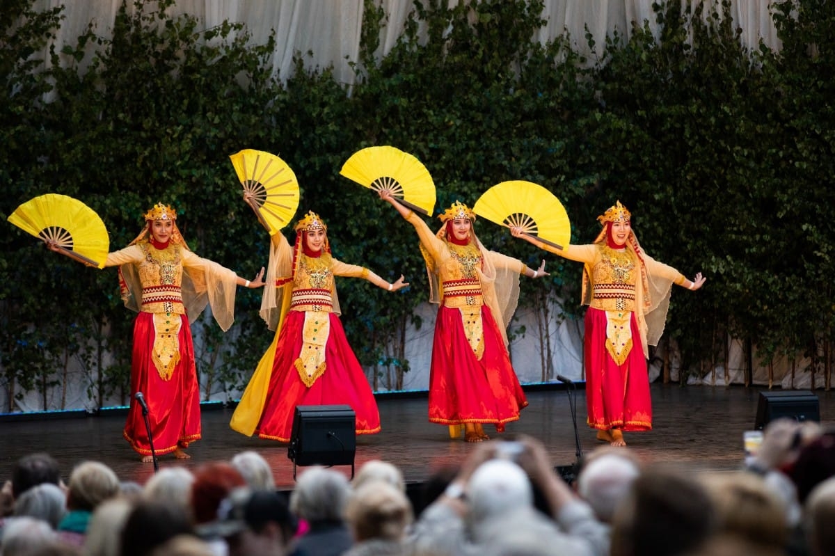 IX Starptautiskais tautas deju festivāls "Sudmaliņas" - koncerts "Trejdeviņas saules lēca" Vērmanes dārzā