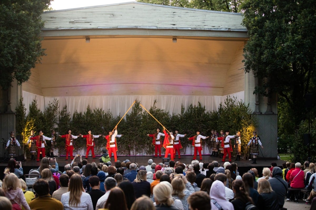 IX Starptautiskais tautas deju festivāls "Sudmaliņas" - koncerts "Trejdeviņas saules lēca" Vērmanes dārzā