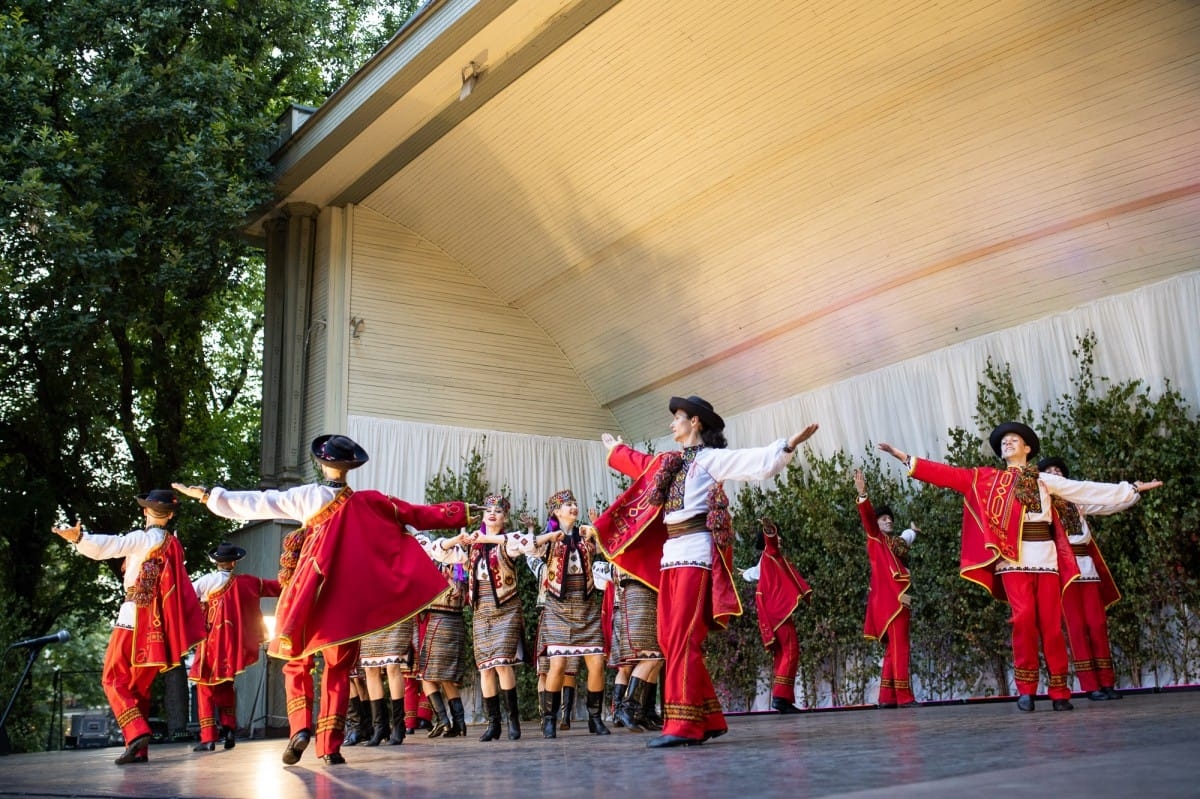 IX Starptautiskais tautas deju festivāls "Sudmaliņas" - koncerts "Trejdeviņas saules lēca" Vērmanes dārzā