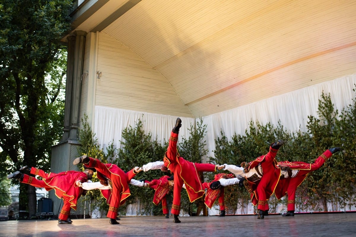 IX Starptautiskais tautas deju festivāls "Sudmaliņas" - koncerts "Trejdeviņas saules lēca" Vērmanes dārzā