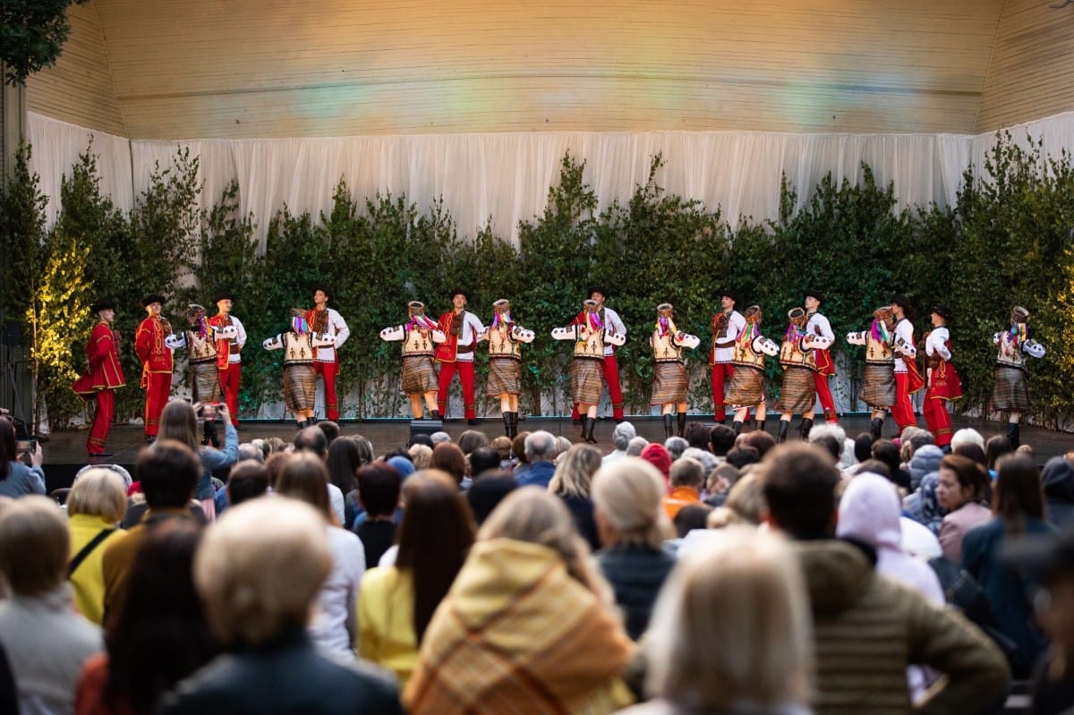 IX Starptautiskais tautas deju festivāls "Sudmaliņas" - koncerts "Trejdeviņas saules lēca" Vērmanes dārzā