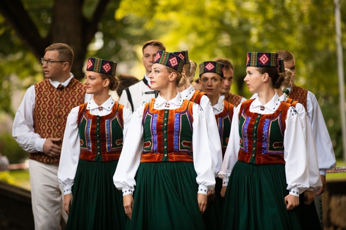 IX Starptautiskais tautas deju festivāls "Sudmaliņas" - koncerts "Trejdeviņas saules lēca" Vērmanes dārzā