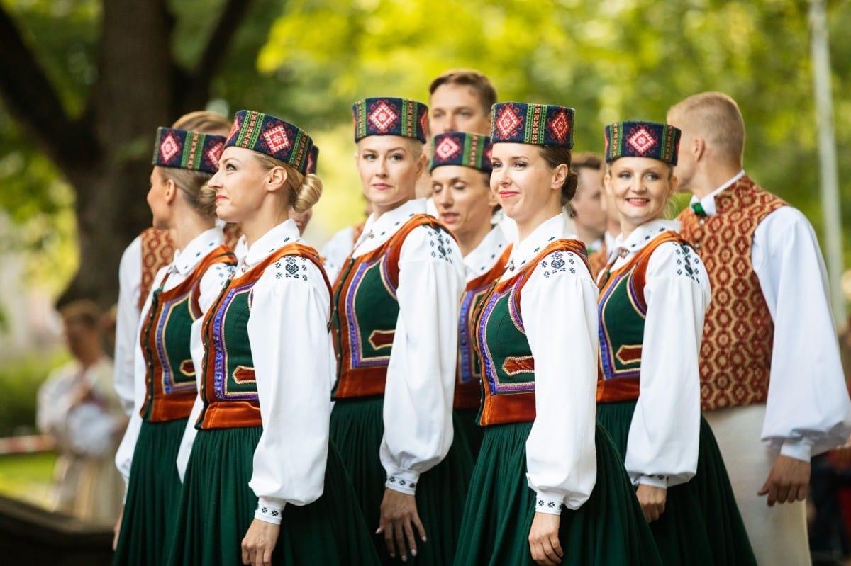 IX Starptautiskais tautas deju festivāls "Sudmaliņas" - koncerts "Trejdeviņas saules lēca" Vērmanes dārzā