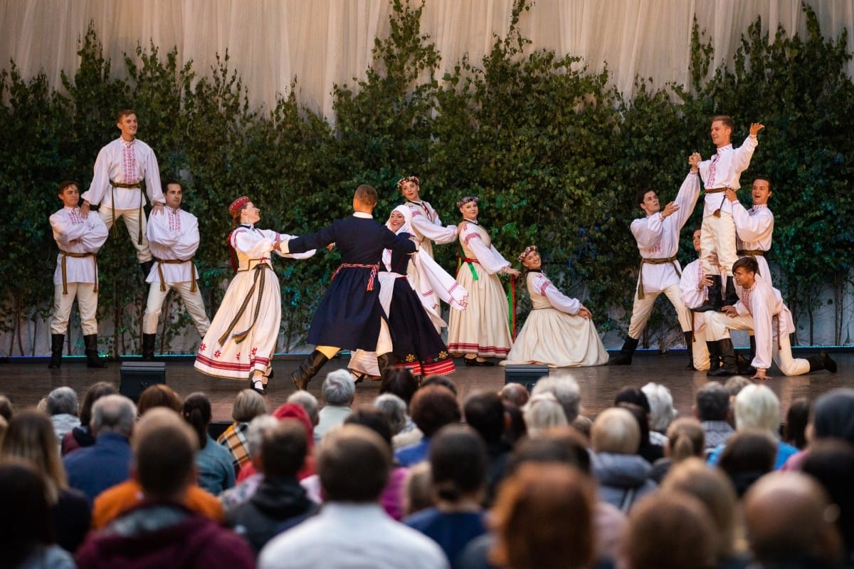 IX Starptautiskais tautas deju festivāls "Sudmaliņas" - koncerts "Trejdeviņas saules lēca" Vērmanes dārzā