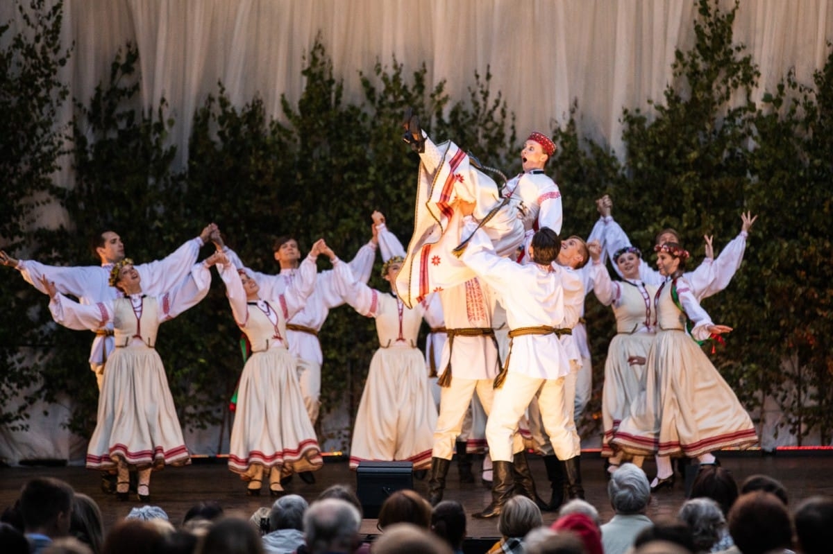 IX Starptautiskais tautas deju festivāls "Sudmaliņas" - koncerts "Trejdeviņas saules lēca" Vērmanes dārzā