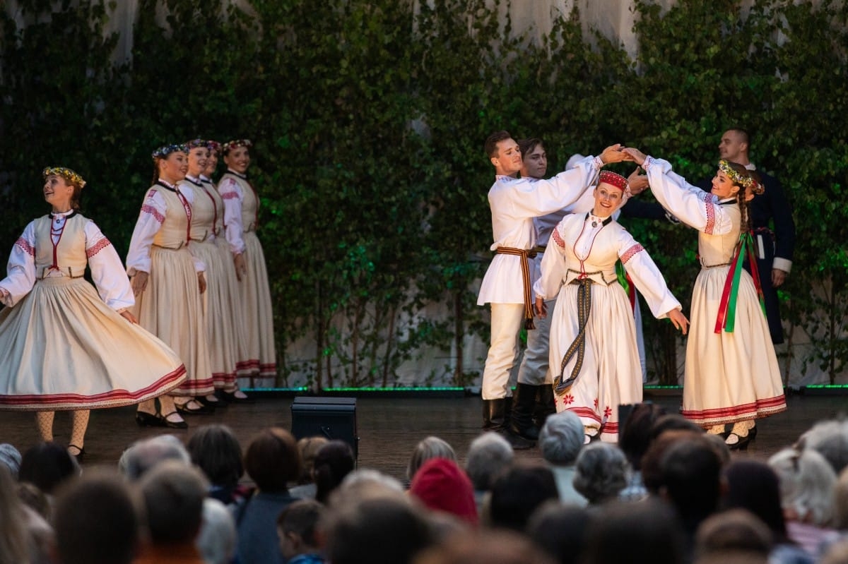 IX Starptautiskais tautas deju festivāls "Sudmaliņas" - koncerts "Trejdeviņas saules lēca" Vērmanes dārzā