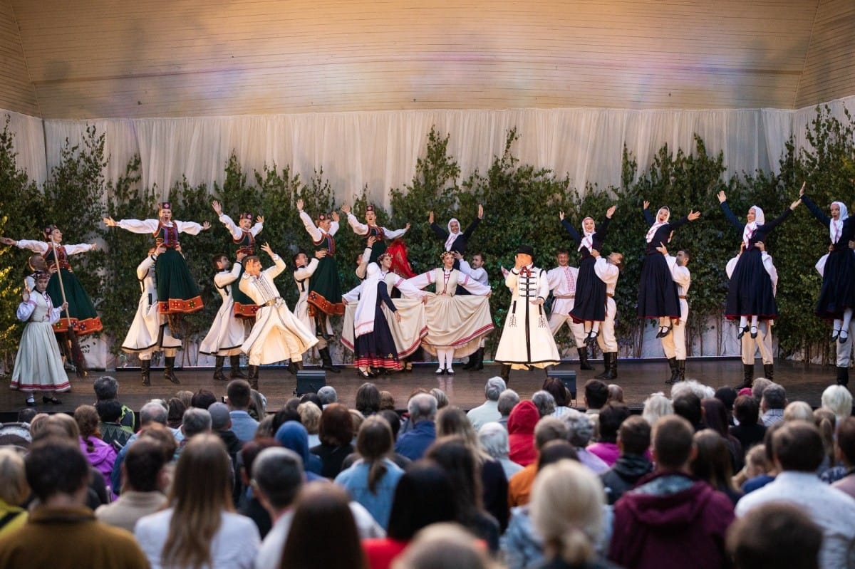 IX Starptautiskais tautas deju festivāls "Sudmaliņas" - koncerts "Trejdeviņas saules lēca" Vērmanes dārzā