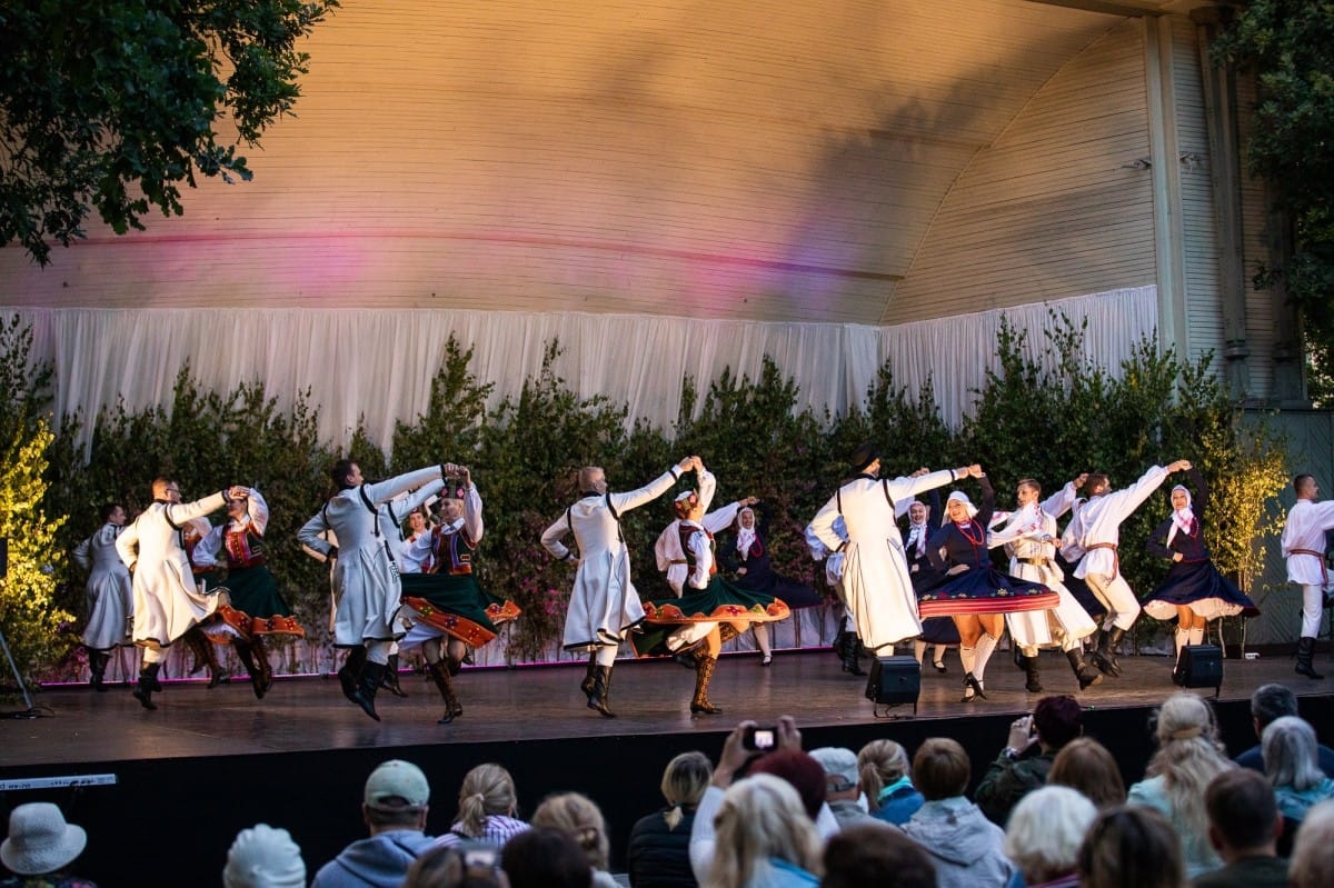 IX Starptautiskais tautas deju festivāls "Sudmaliņas" - koncerts "Trejdeviņas saules lēca" Vērmanes dārzā