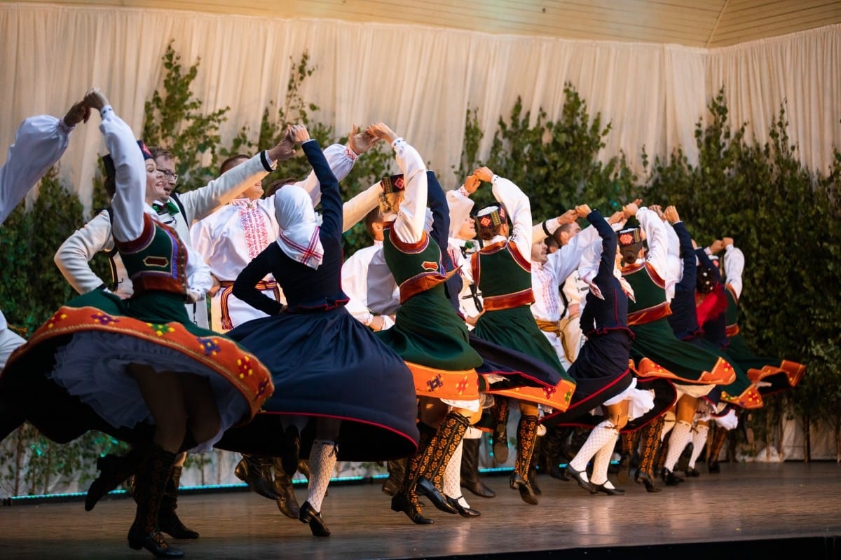 IX Starptautiskais tautas deju festivāls "Sudmaliņas" - koncerts "Trejdeviņas saules lēca" Vērmanes dārzā