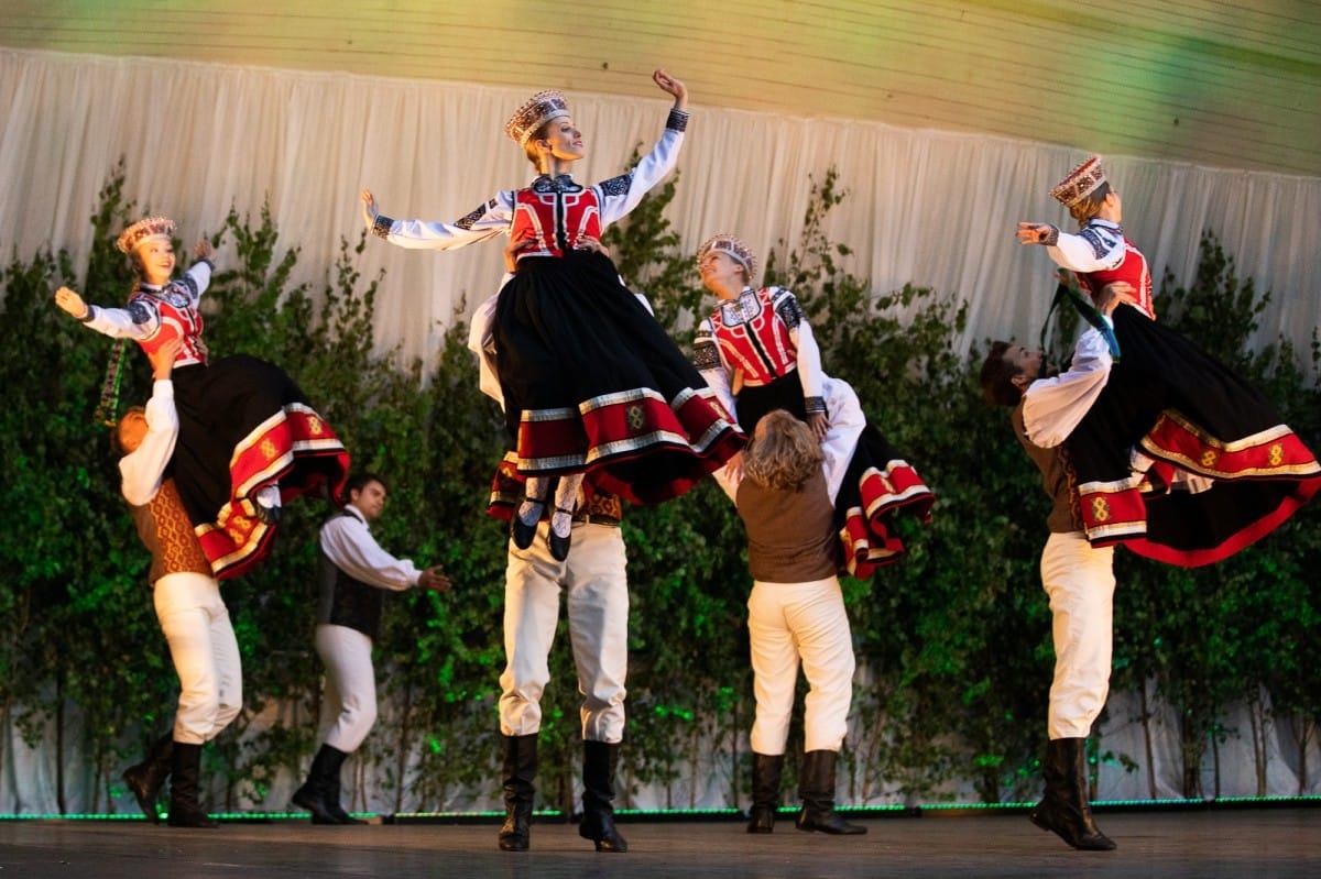 IX Starptautiskais tautas deju festivāls "Sudmaliņas" - koncerts "Trejdeviņas saules lēca" Vērmanes dārzā