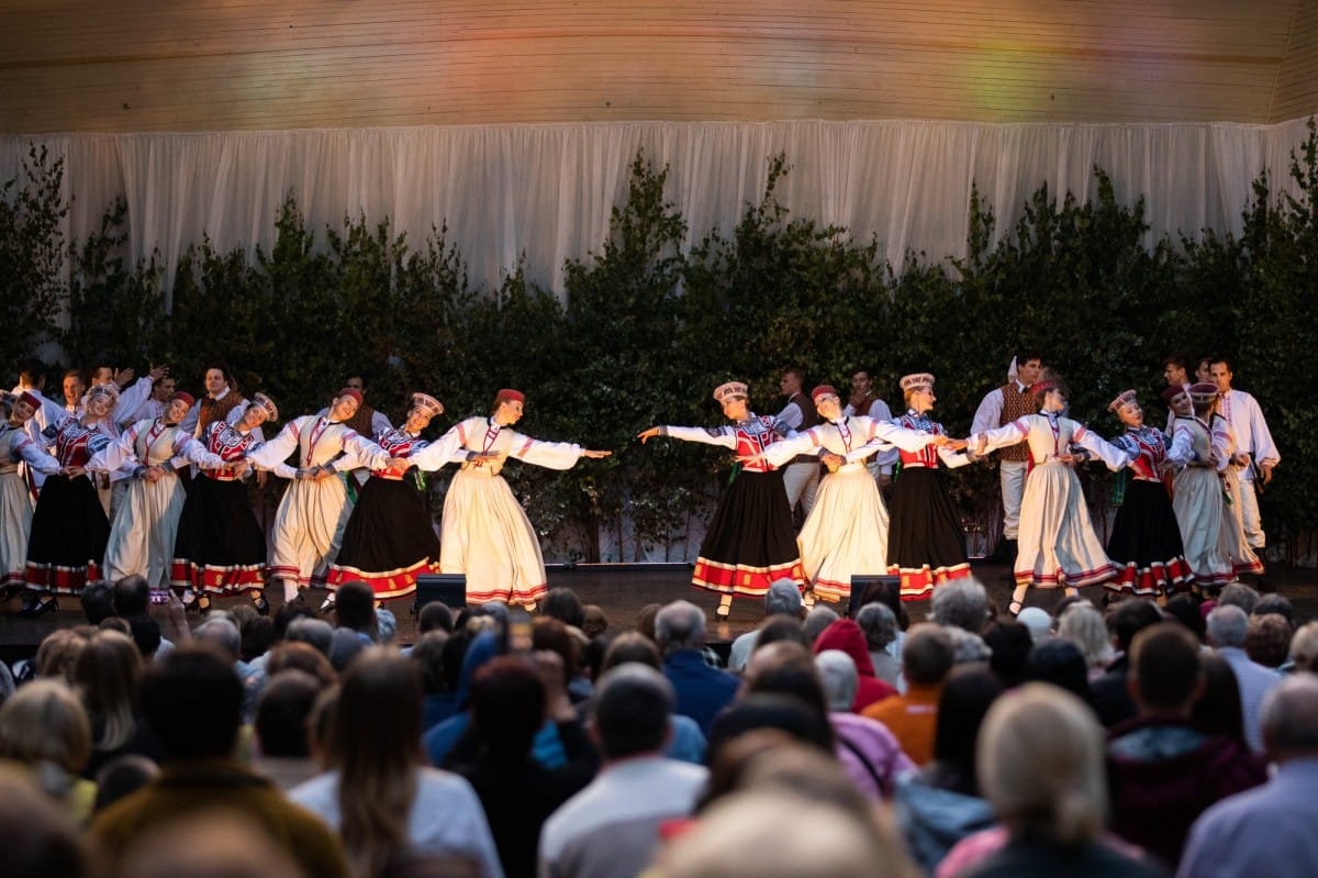 IX Starptautiskais tautas deju festivāls "Sudmaliņas" - koncerts "Trejdeviņas saules lēca" Vērmanes dārzā