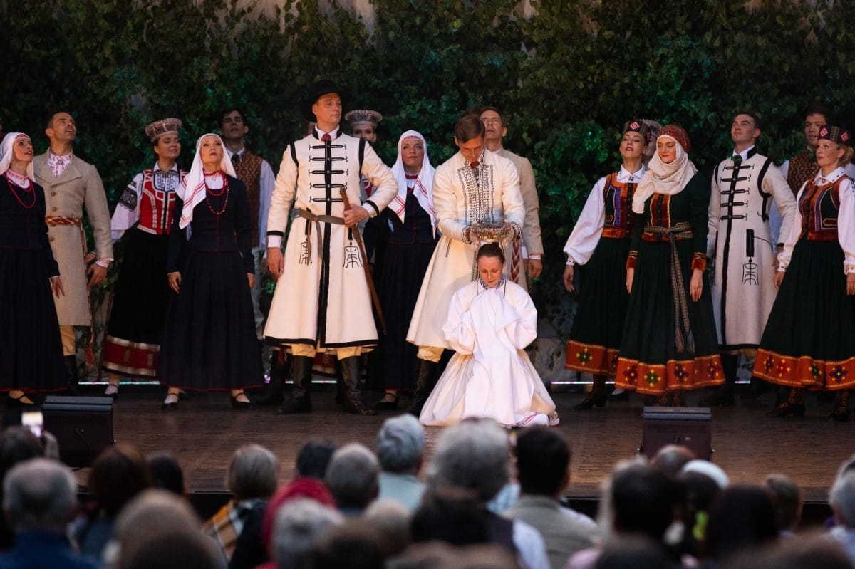 IX Starptautiskais tautas deju festivāls "Sudmaliņas" - koncerts "Trejdeviņas saules lēca" Vērmanes dārzā