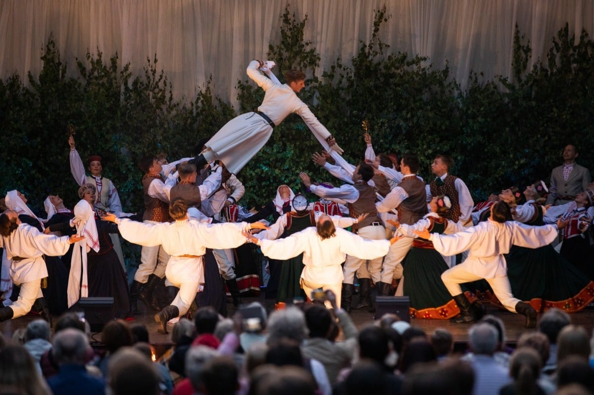 IX Starptautiskais tautas deju festivāls "Sudmaliņas" - koncerts "Trejdeviņas saules lēca" Vērmanes dārzā