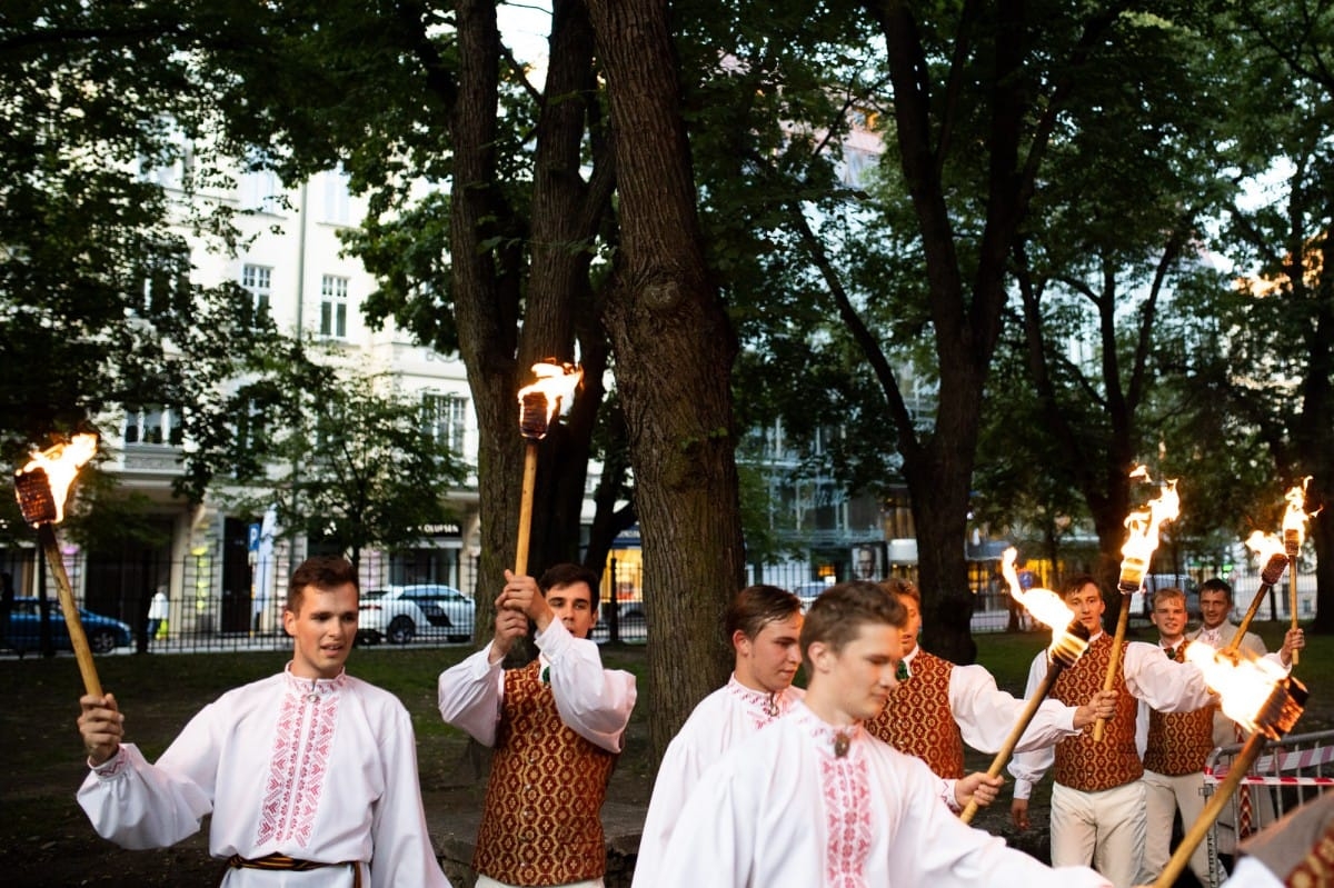 IX Starptautiskais tautas deju festivāls "Sudmaliņas" - koncerts "Trejdeviņas saules lēca" Vērmanes dārzā