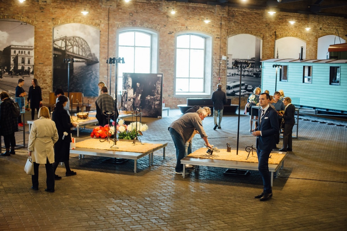 Tautas lietišķās mākslas un amatniecības izstādes "Metāls un rotas" atklāšana Latvijas dzelzceļa vēstures muzejā