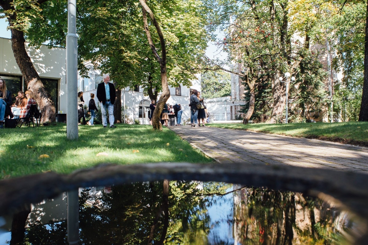 Latvijas mākslas skolu audzēkņu Valsts konkursa laureātu apbalvošana LKA E. Smiļģa Teātra muzejā