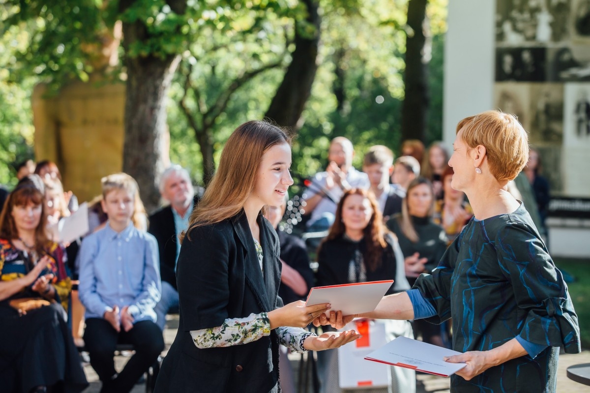 Latvijas mākslas skolu audzēkņu Valsts konkursa laureātu apbalvošana LKA E. Smiļģa Teātra muzejā