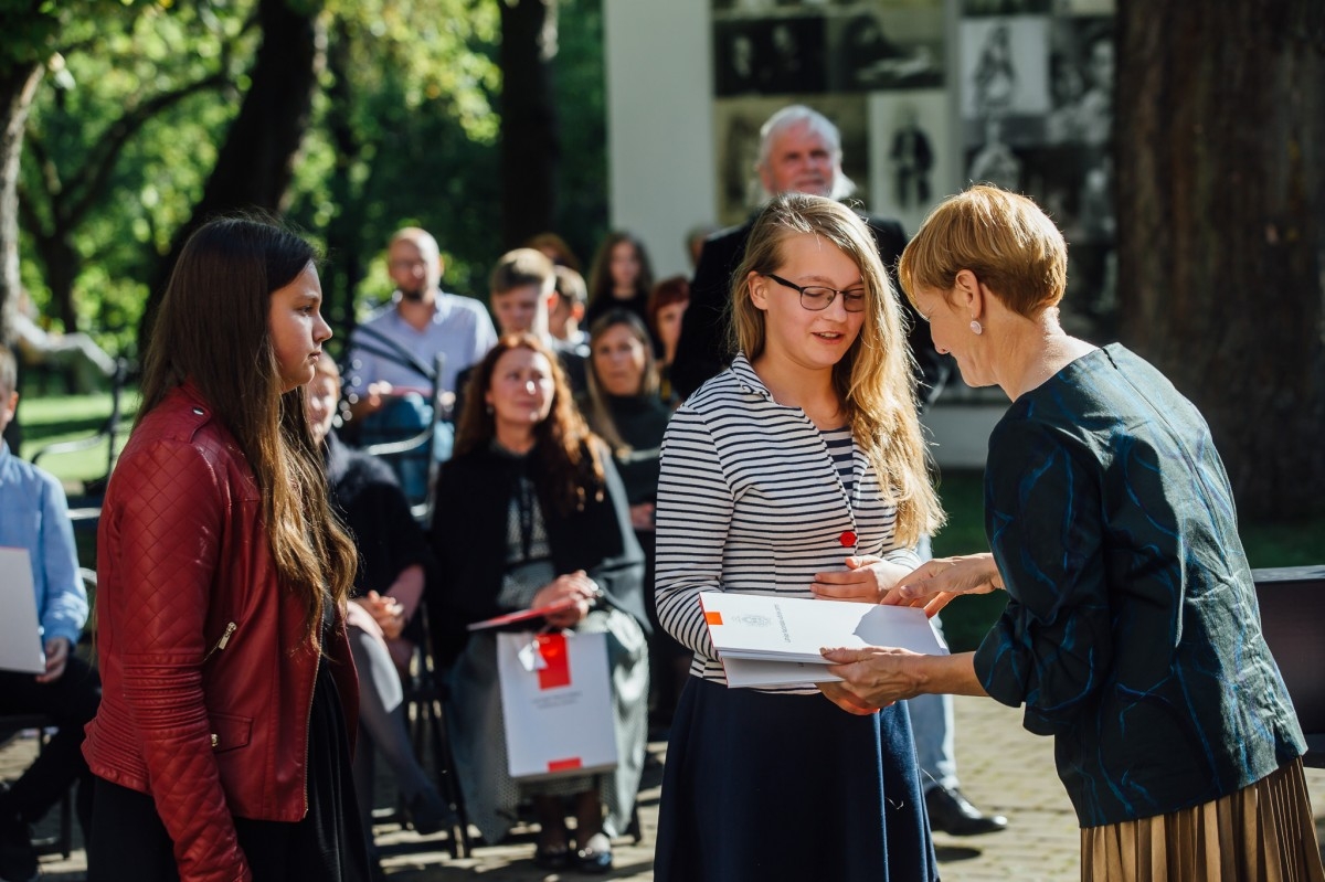 Latvijas mākslas skolu audzēkņu Valsts konkursa laureātu apbalvošana LKA E. Smiļģa Teātra muzejā